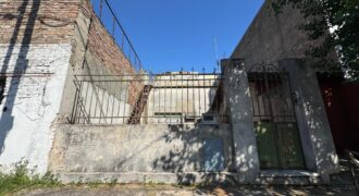 CASA EN VENTA SOBRE SALADILLO 3400 CON GARAGE Y TERRAZA