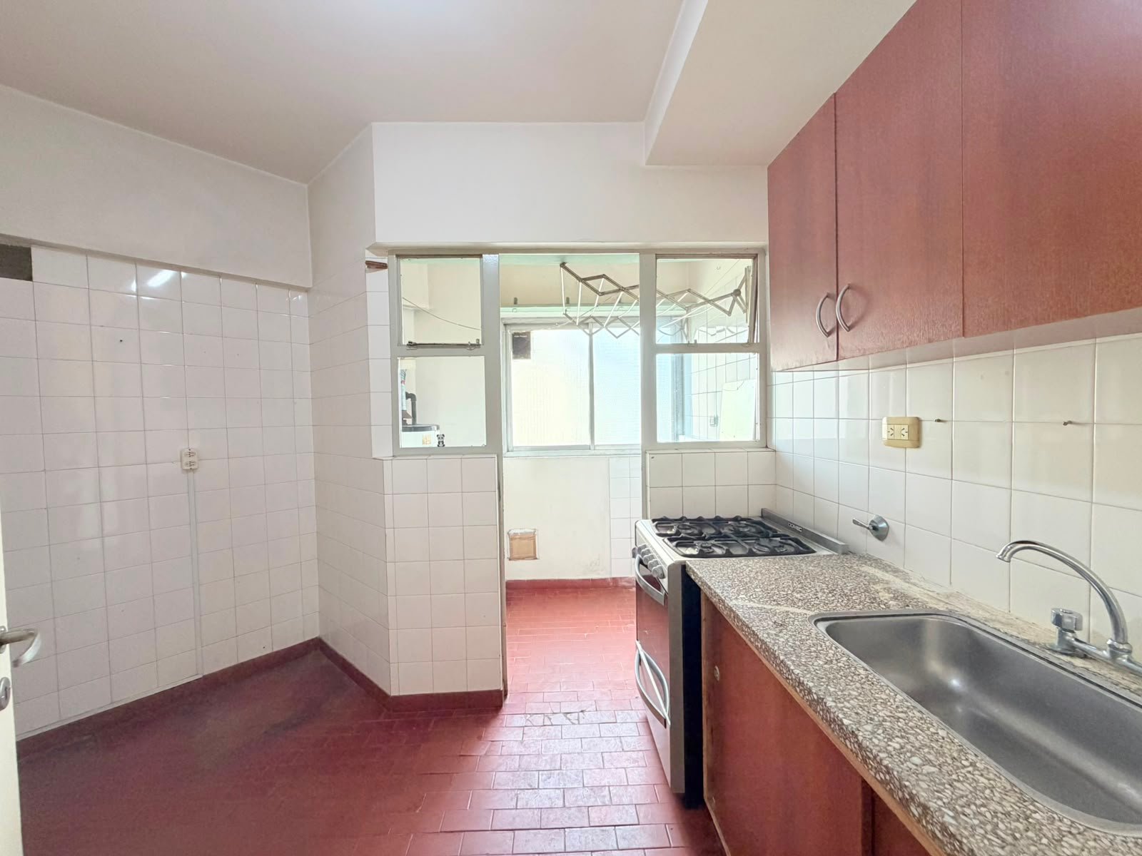 TRES AMBIENTES EN VENTA TORRE 9 LUGANO 1 Y 2 PISO 9