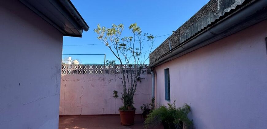 CASA EN VENTA EN VILLA LUGANO APTA DOS FAMILIAS