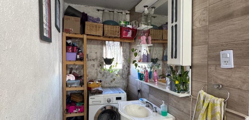 BARRIO PIEDRABUENA ESCALERA 45A CUATRO AMBIENTES