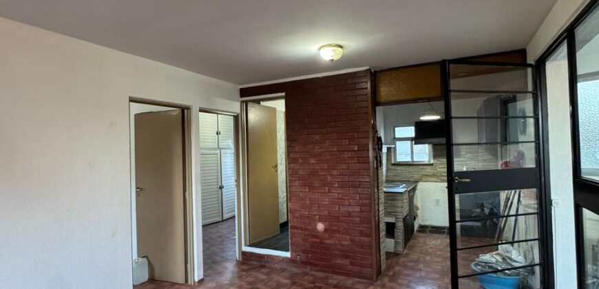 Bº Piedrabuena Esc. 48A Tres ambientes