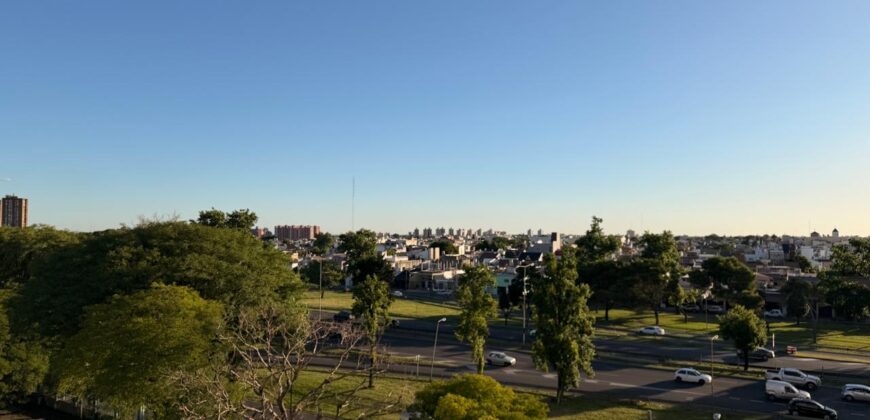 Bº Piedrabuena, Tres ambientes en venta. Escalera 10 A