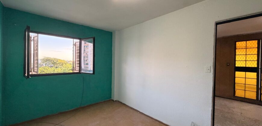 Bº Piedrabuena, Tres ambientes en venta. Escalera 10 A