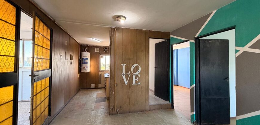 Bº Piedrabuena, Tres ambientes en venta. Escalera 10 A