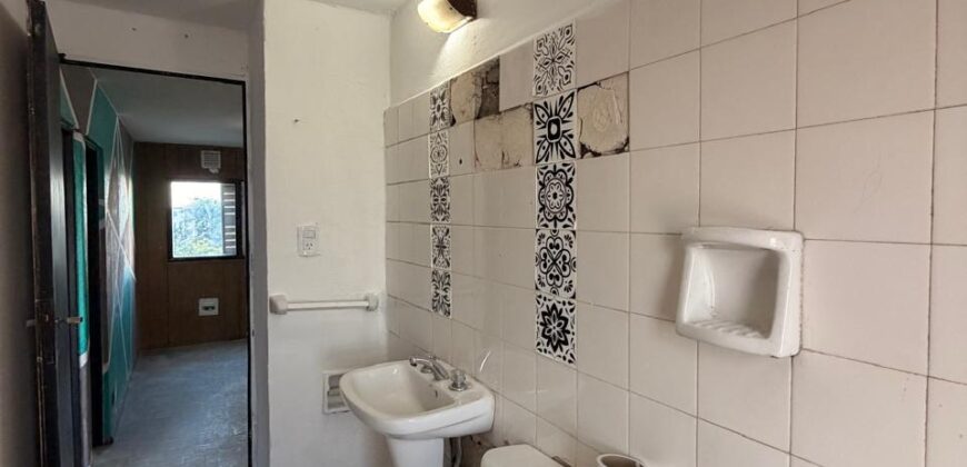 Bº Piedrabuena, Tres ambientes en venta. Escalera 10 A