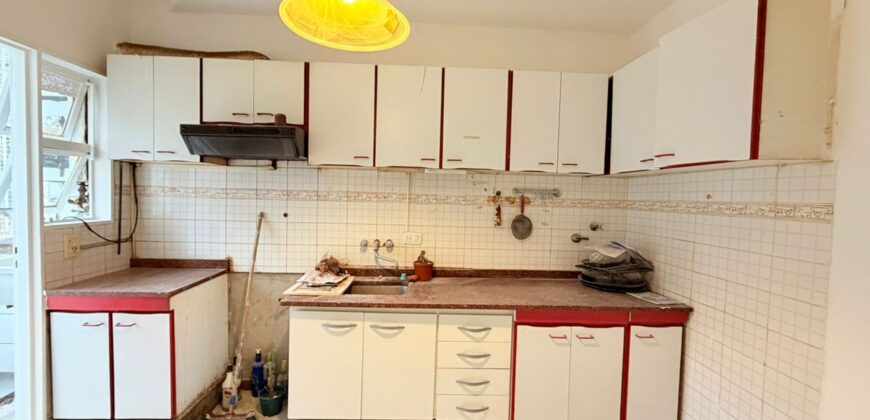 Tres ambientes en planta baja en venta, Lugano 1 y 2
