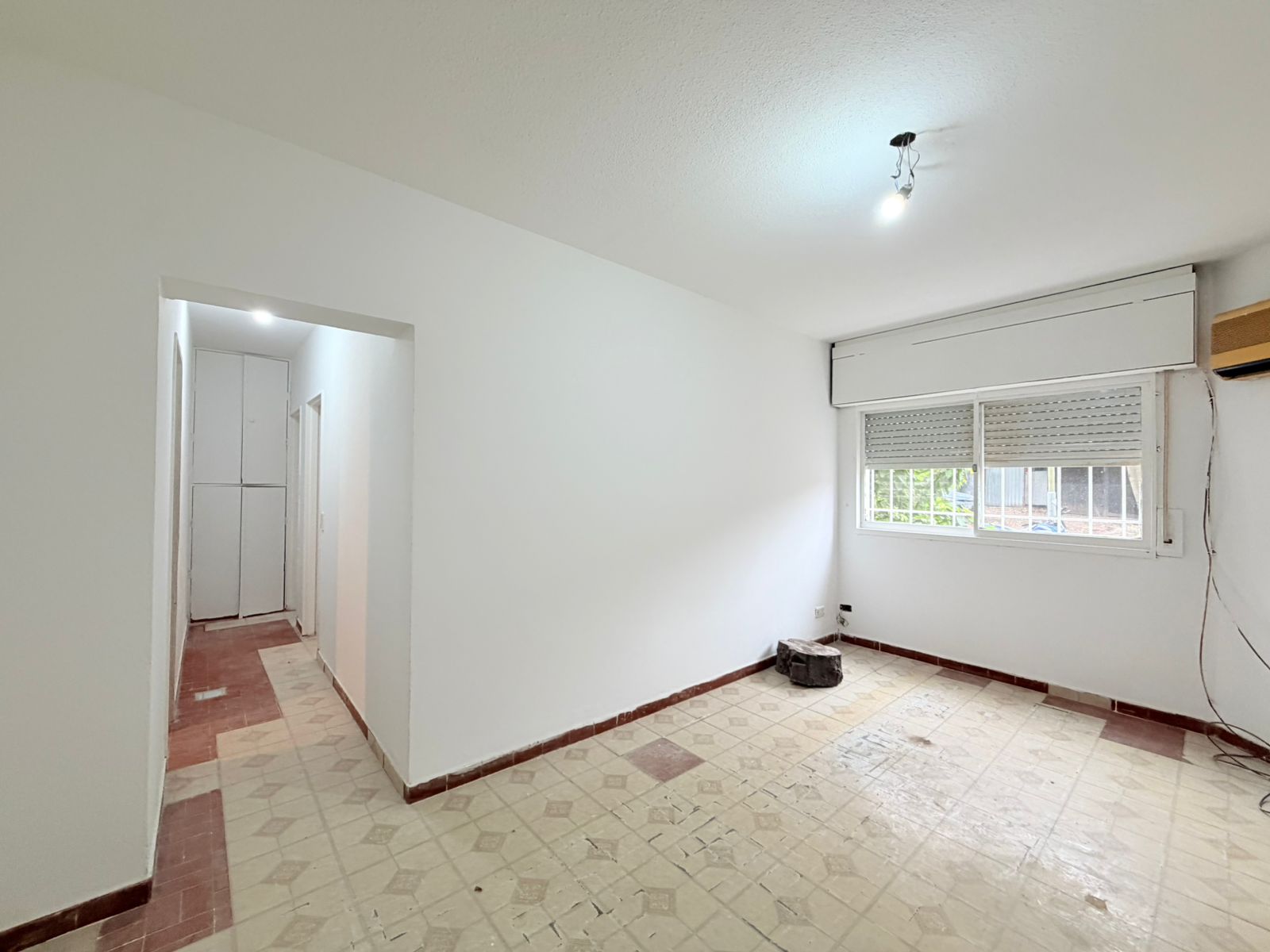 Tres ambientes en planta baja en venta, Lugano 1 y 2