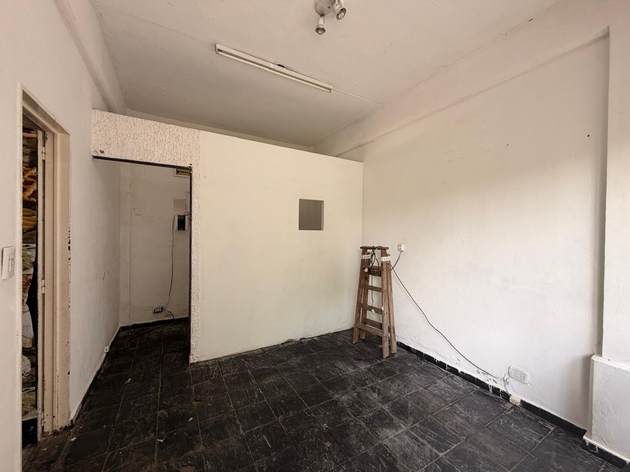 LOCAL EN VENTA EN Bº COPELLO EDIFICIO 13 VILLA LUGANO