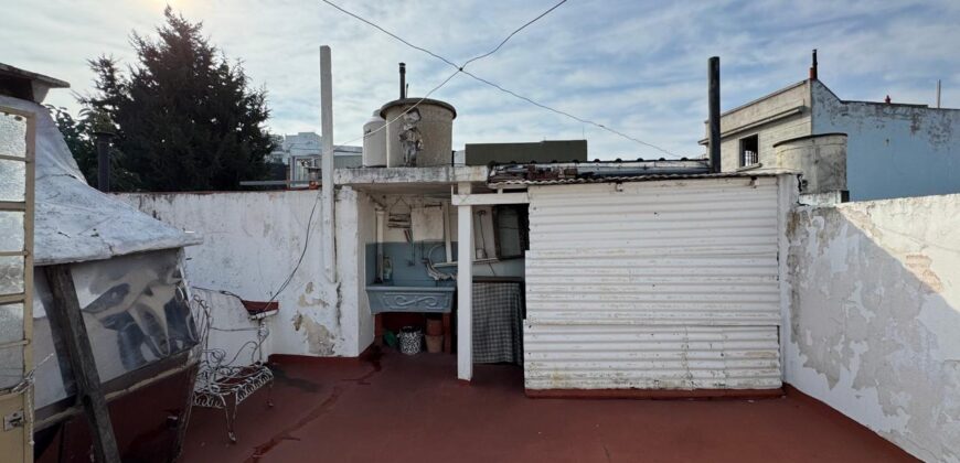 PH DE TRES AMBIENTES EN VENTA EN FLORES CON TERRAZA