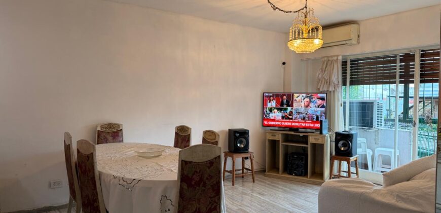 Cuatro ambientes con balcón al frente en venta en Paternal