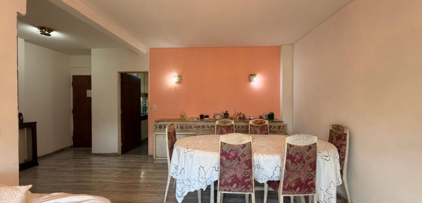 Cuatro ambientes con balcón al frente en venta en Paternal