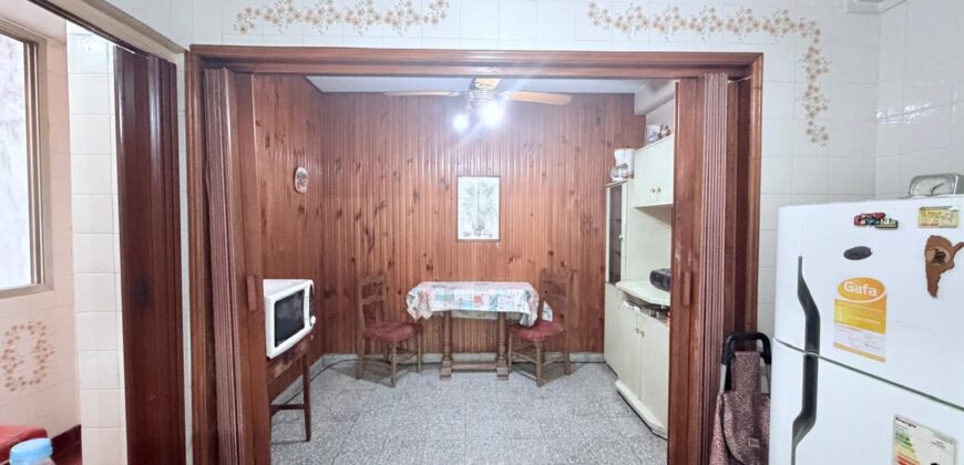 Cuatro ambientes con balcón al frente en venta en Paternal