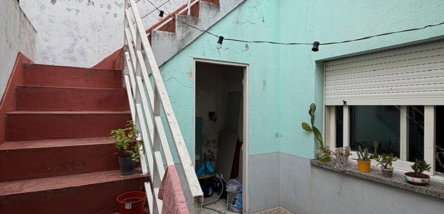 Dos departamentos y dos locales en venta en Villa Lugano! Ideal multifamiliar o inversión