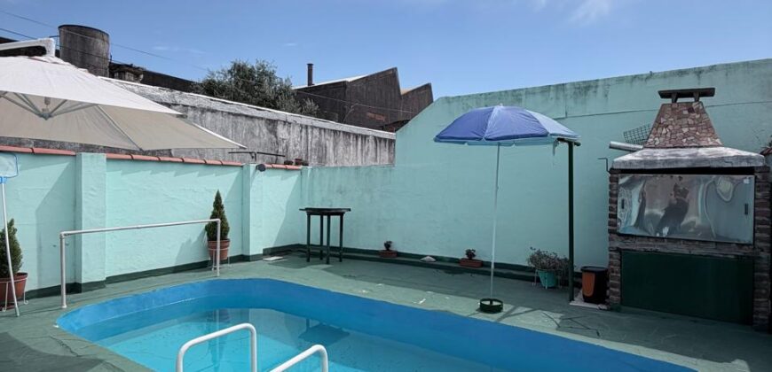 Ph tipo casa en venta en Villa Celina en dos plantas con pileta