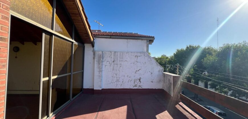 PH TIPO CASA en Venta con Cochera Cubierta, Terraza, Patio y Balcon