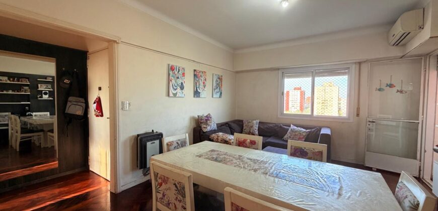 Semipiso en venta en Barrio General Paz con balcón y cochera!