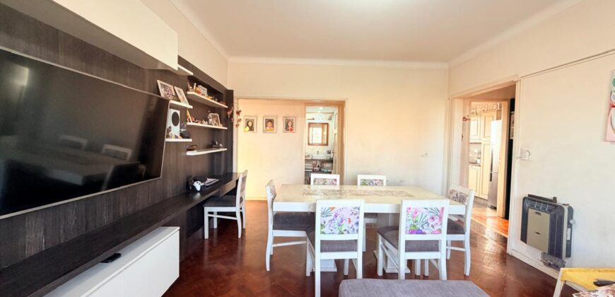 Semipiso en venta en Barrio General Paz con balcón y cochera!