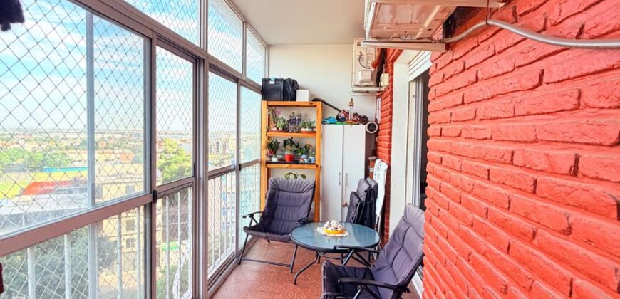 Semipiso en venta en Barrio General Paz con balcón y cochera!