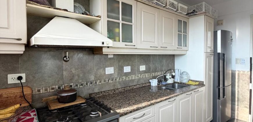 Semipiso en venta en Barrio General Paz con balcón y cochera!