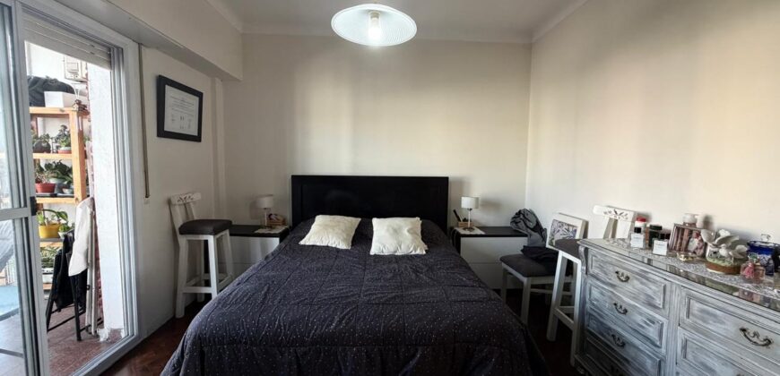 Semipiso en venta en Barrio General Paz con balcón y cochera!