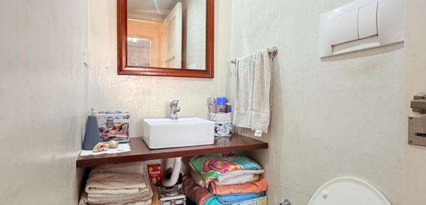 Semipiso en venta en Barrio General Paz con balcón y cochera!