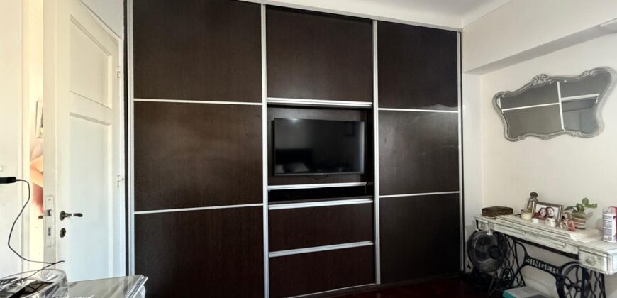 Semipiso en venta en Barrio General Paz con balcón y cochera!