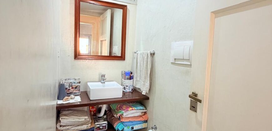 Semipiso en venta en Barrio General Paz con balcón y cochera!