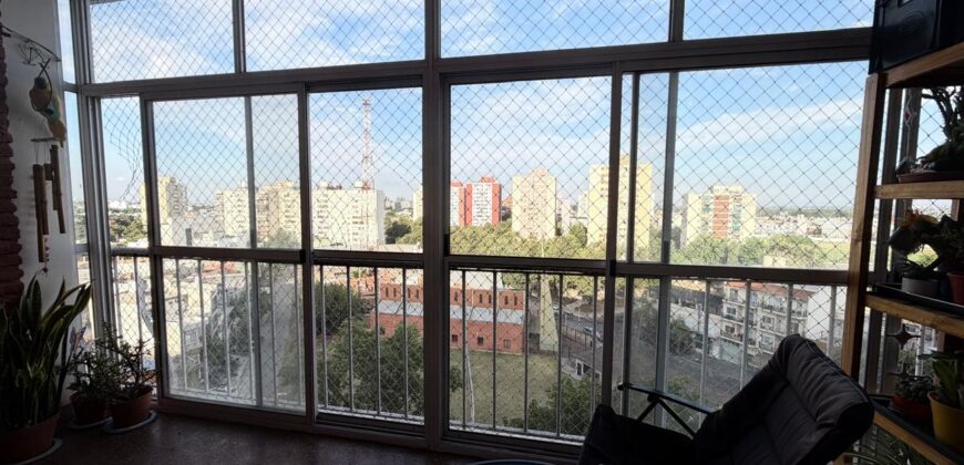 Semipiso en venta en Barrio General Paz con balcón y cochera!