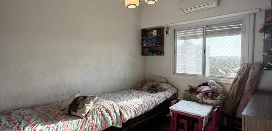 Semipiso en venta en Barrio General Paz con balcón y cochera!