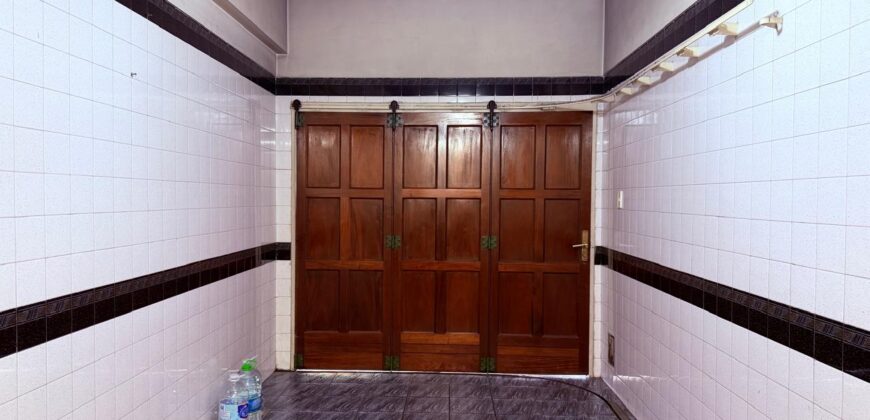 DUPLEX en Venta en Tres Plantas con Pileta, Cochera y Patio