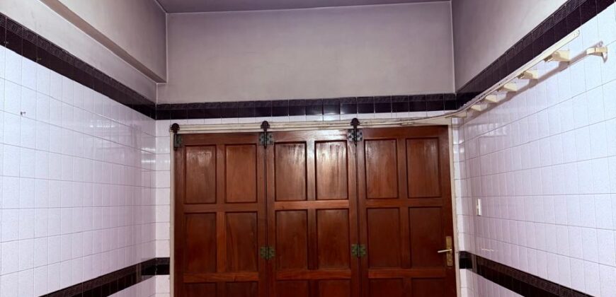 DUPLEX en Venta en Tres Plantas con Pileta, Cochera y Patio