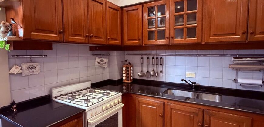 DUPLEX en Venta en Tres Plantas con Pileta, Cochera y Patio