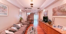 DUPLEX en Venta en Tres Plantas con Pileta, Cochera y Patio