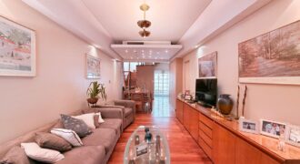 DUPLEX en Venta en Tres Plantas con Pileta, Cochera y Patio