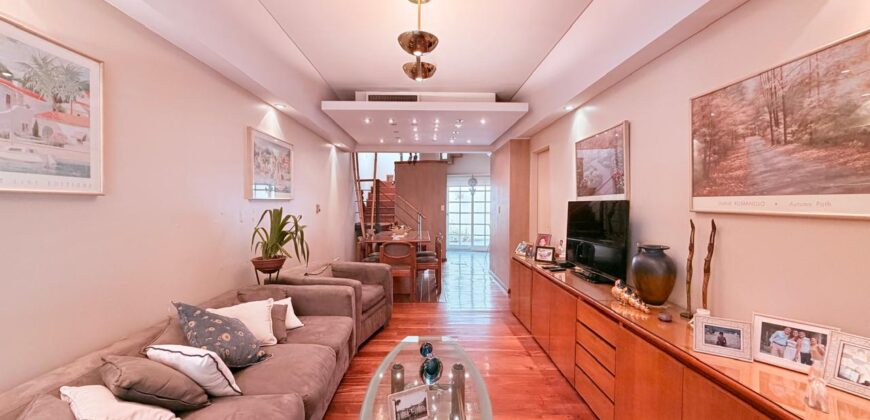 DUPLEX en Venta en Tres Plantas con Pileta, Cochera y Patio