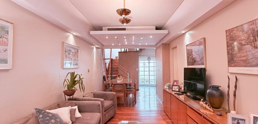 DUPLEX en Venta en Tres Plantas con Pileta, Cochera y Patio