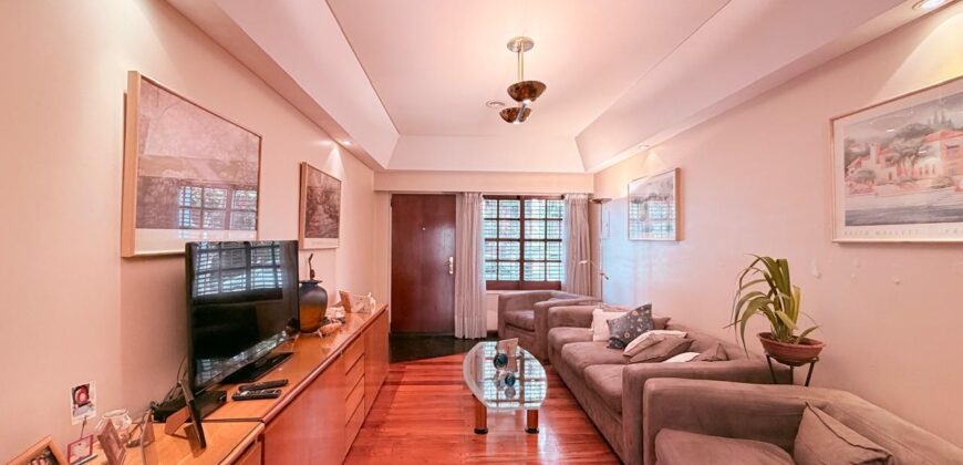 DUPLEX en Venta en Tres Plantas con Pileta, Cochera y Patio