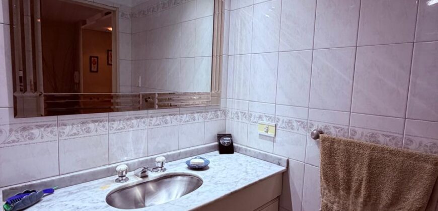 DUPLEX en Venta en Tres Plantas con Pileta, Cochera y Patio