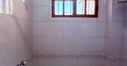 DUPLEX en Venta en Tres Plantas con Pileta, Cochera y Patio