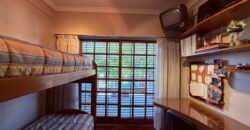 DUPLEX en Venta en Tres Plantas con Pileta, Cochera y Patio