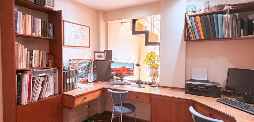 DUPLEX en Venta en Tres Plantas con Pileta, Cochera y Patio