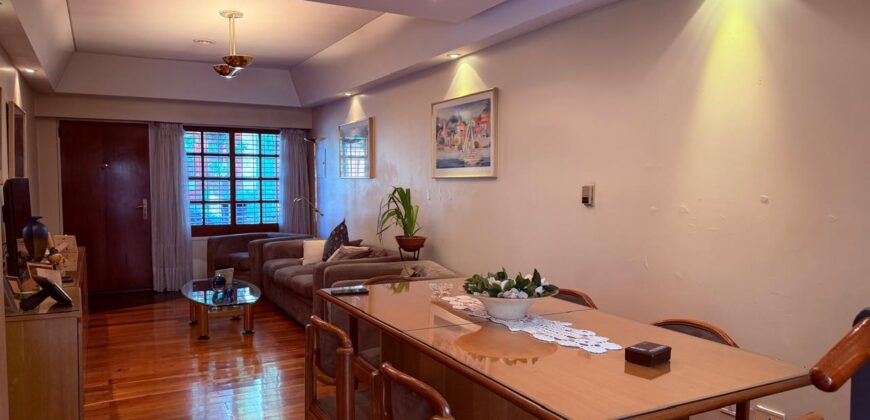 DUPLEX en Venta en Tres Plantas con Pileta, Cochera y Patio