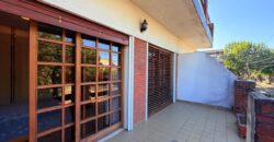 DUPLEX en Venta en Tres Plantas con Pileta, Cochera y Patio