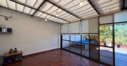 DUPLEX en Venta en Tres Plantas con Pileta, Cochera y Patio