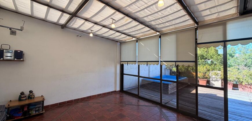 DUPLEX en Venta en Tres Plantas con Pileta, Cochera y Patio