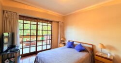 DUPLEX en Venta en Tres Plantas con Pileta, Cochera y Patio