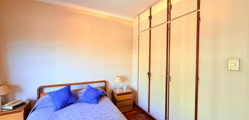 DUPLEX en Venta en Tres Plantas con Pileta, Cochera y Patio