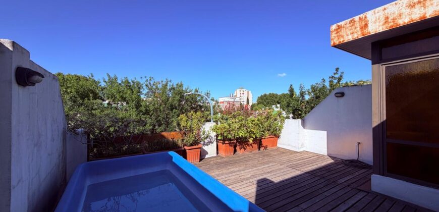 DUPLEX en Venta en Tres Plantas con Pileta, Cochera y Patio