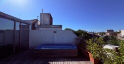 DUPLEX en Venta en Tres Plantas con Pileta, Cochera y Patio
