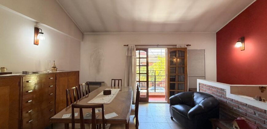 PH en Venta de Seis Ambientes en Villa Lugano con Terraza y Balcón